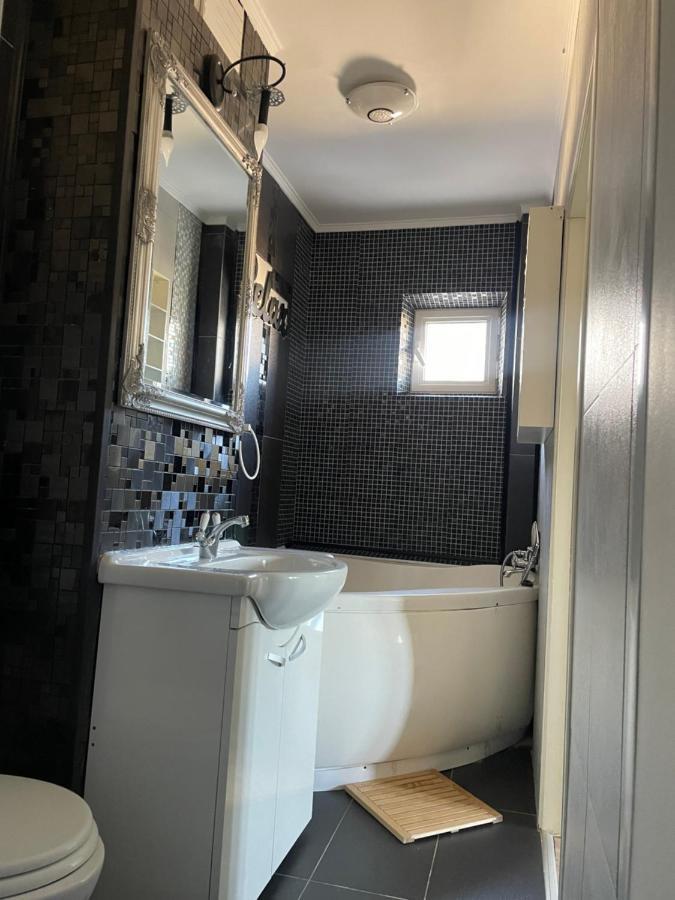 Апартаменты Apartament Cu 3 Dormitoare Jolie.M Галац Экстерьер фото